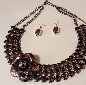Gorgeous Necklace & Earring Set